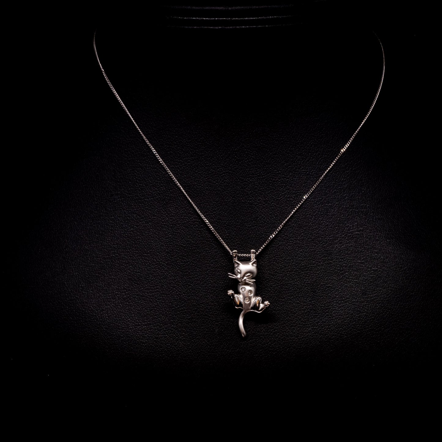 Cat Pendant & Chain in 9ct White Gold + Diamond Set