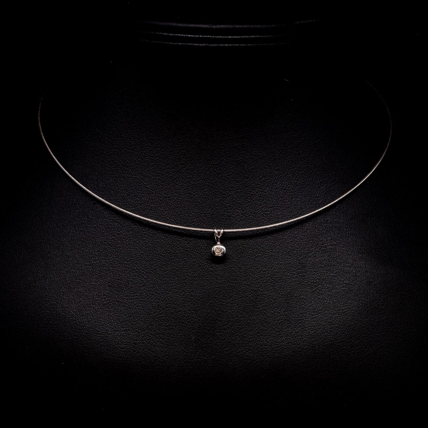 9ct White Gold Diamond Pendant on a 9ct White Gold Wire Necklet