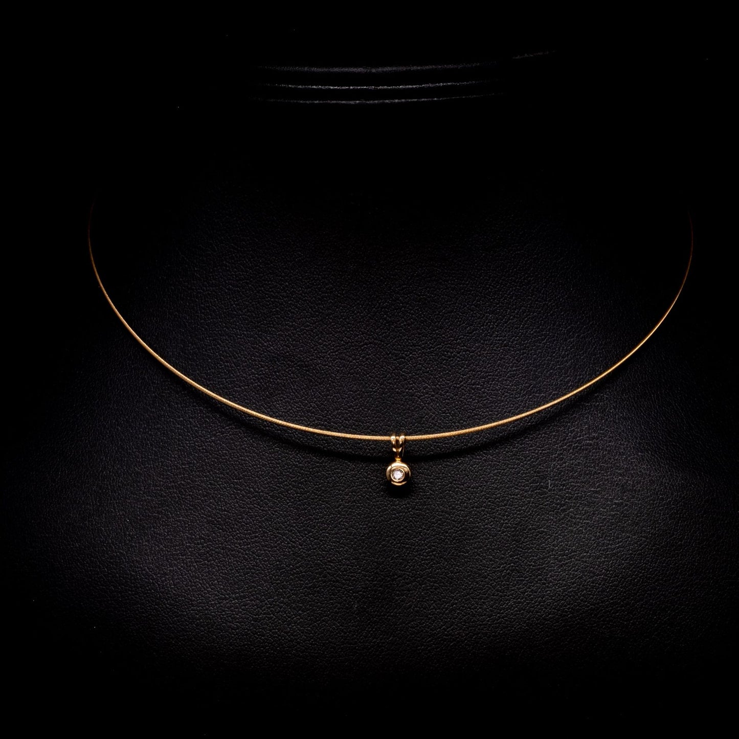 9ct Yellow Gold Diamond Pendant on a 9ct Yellow Gold Wire Necklet