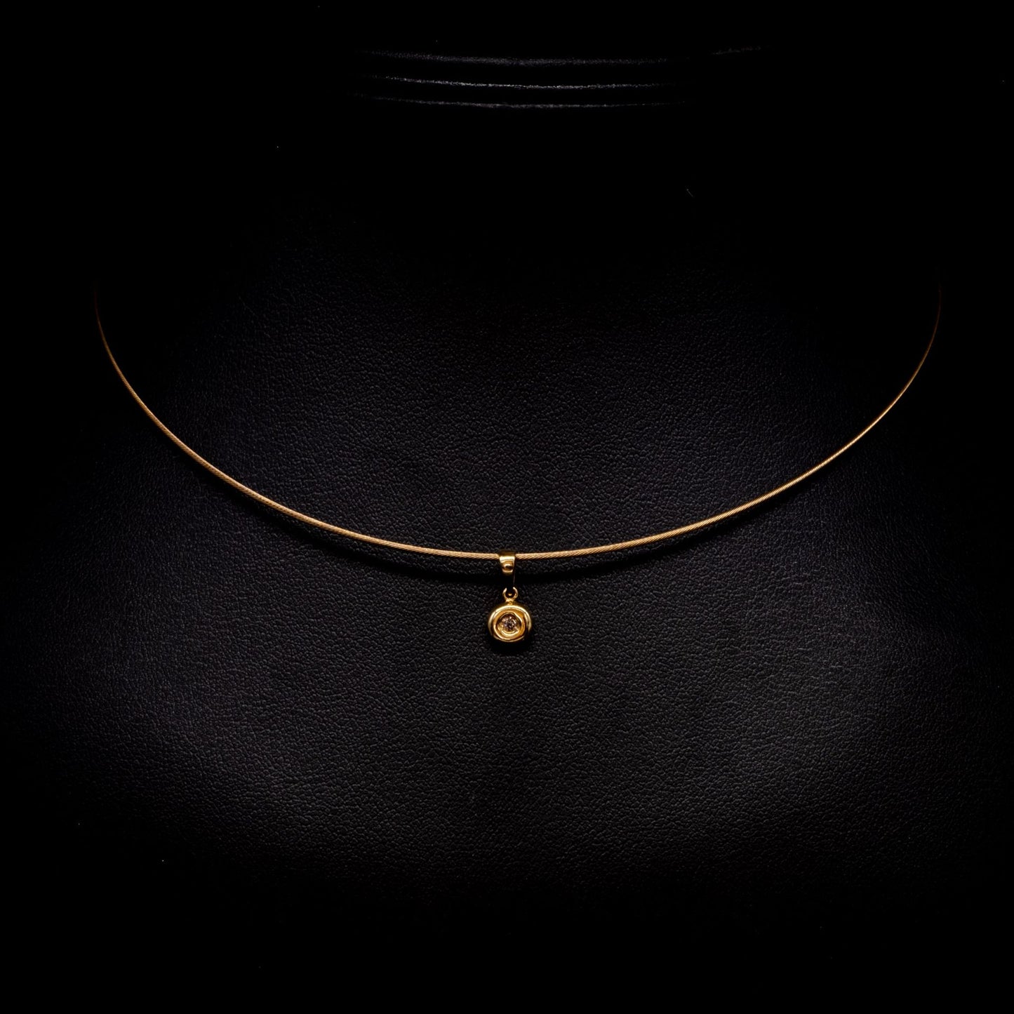 9ct Yellow Gold Diamond Pendant on a 9ct Yellow Gold Wire Necklet